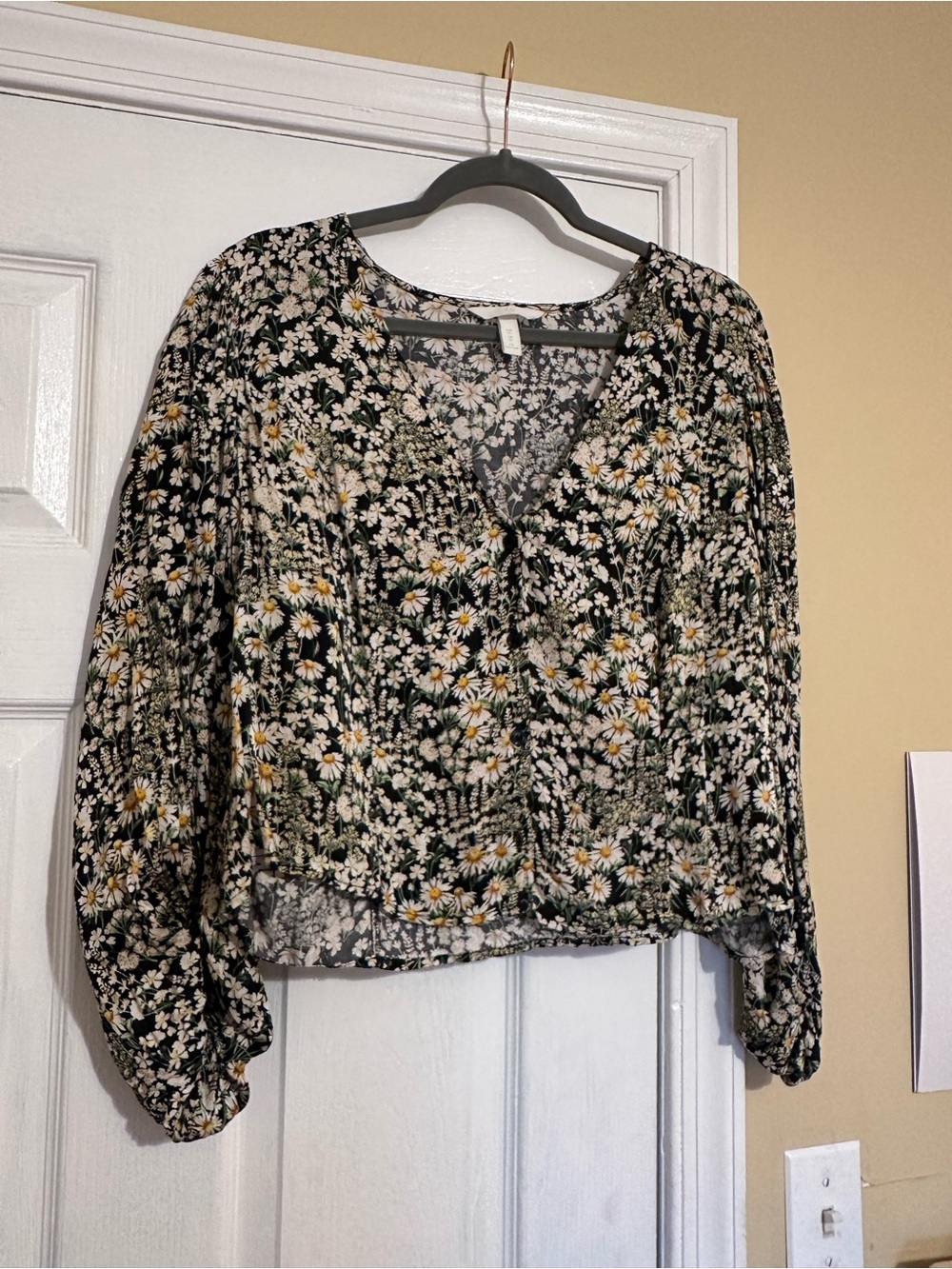 H&M Black Floral Daisy V-Neck Blouse